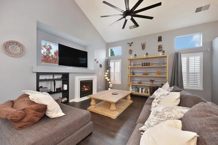 2043 Horseshoe Glen Circle, Folsom, California 95630