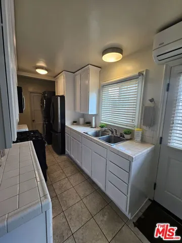 110 N Edison Place, Long Beach, California 90802