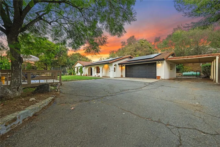 736 Del Valle Drive, Fallbrook, California 92028