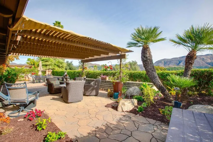 3212 Via Almonte, Fallbrook, California 92028