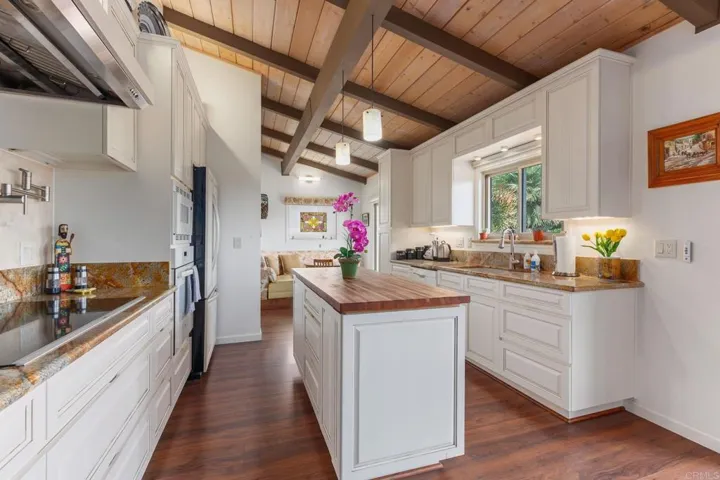 3212 Via Almonte, Fallbrook, California 92028