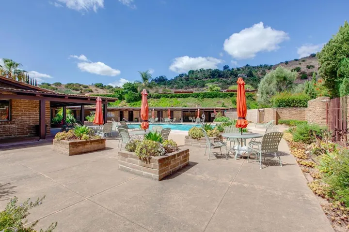 3212 Via Almonte, Fallbrook, California 92028