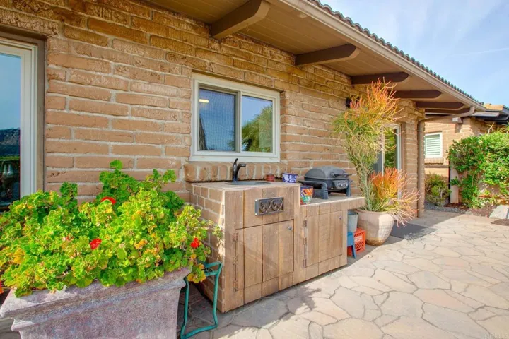 3212 Via Almonte, Fallbrook, California 92028