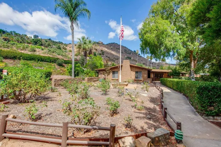 3212 Via Almonte, Fallbrook, California 92028