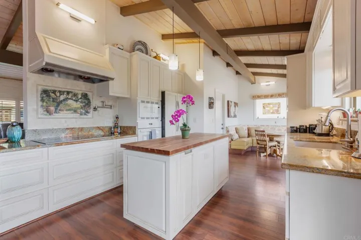 3212 Via Almonte, Fallbrook, California 92028