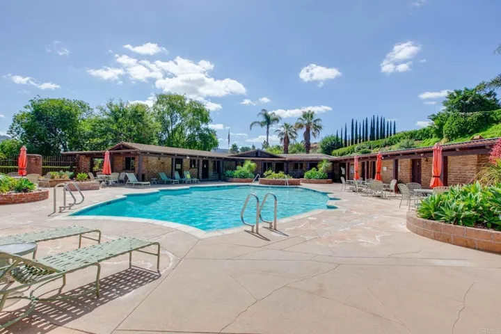 3212 Via Almonte, Fallbrook, California 92028