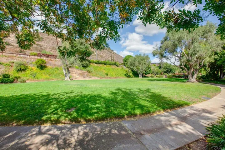 3212 Via Almonte, Fallbrook, California 92028