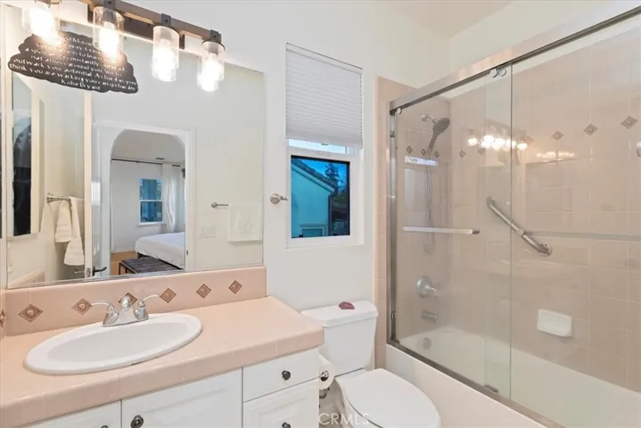 Upstairs En-Suite 1