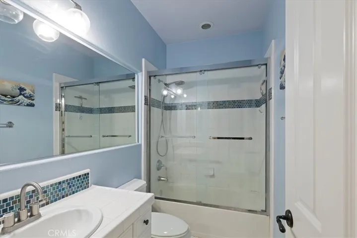 Upstairs En-Suite 2