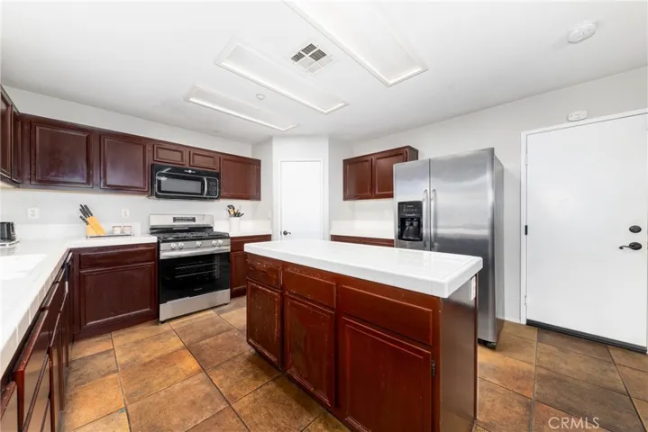 7143 Birch Tree Place, Fontana, California 92336