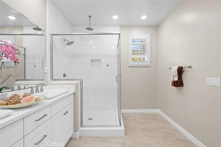 16 Noble, Pomona, California 91766