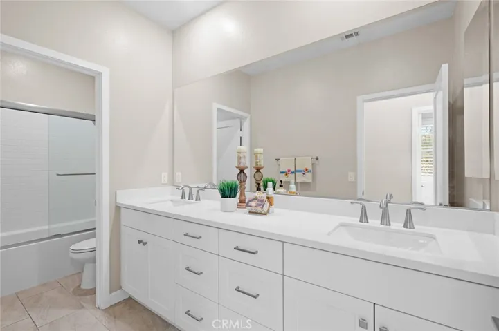 16 Noble, Pomona, California 91766