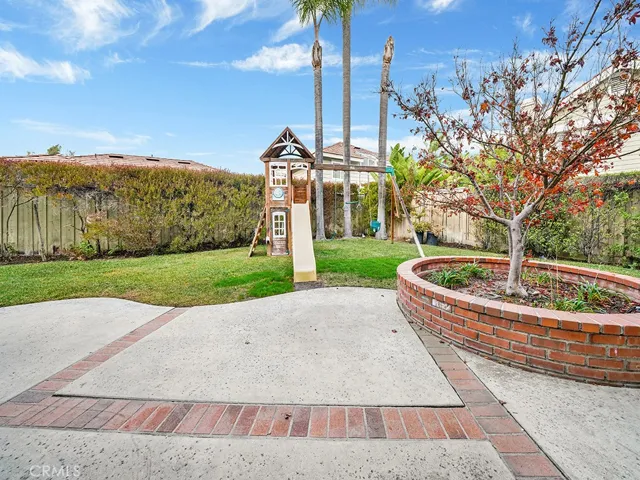 13814 Apache, Tustin, California 92782