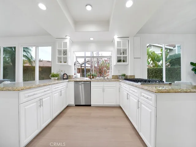 13814 Apache, Tustin, California 92782