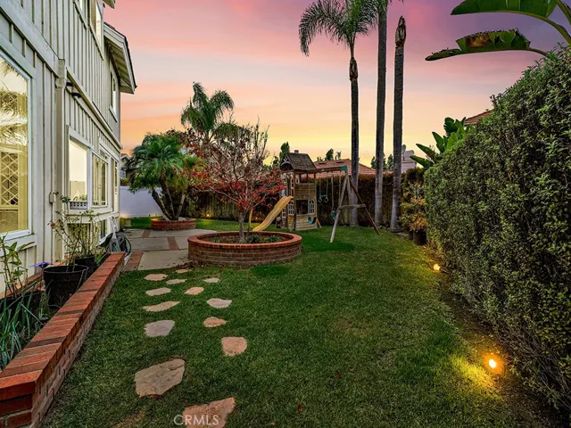 13814 Apache, Tustin, California 92782
