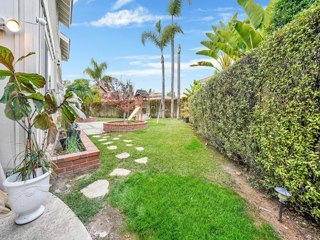 13814 Apache, Tustin, California 92782
