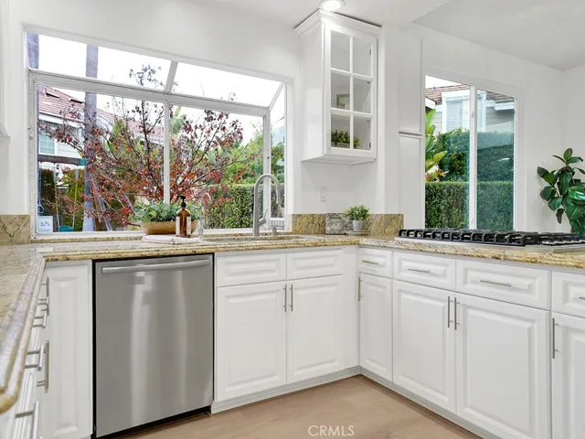 13814 Apache, Tustin, California 92782