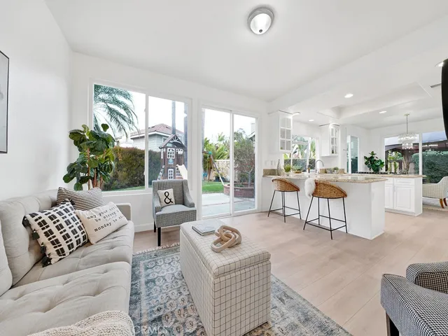 13814 Apache, Tustin, California 92782