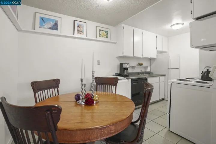 Eat-in Kitchen