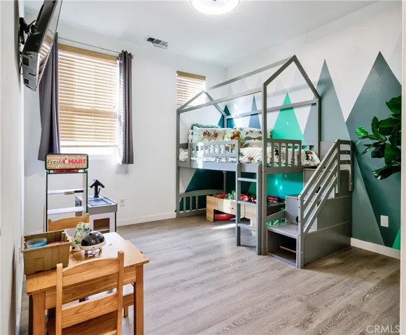 spacious 2nd bedroom