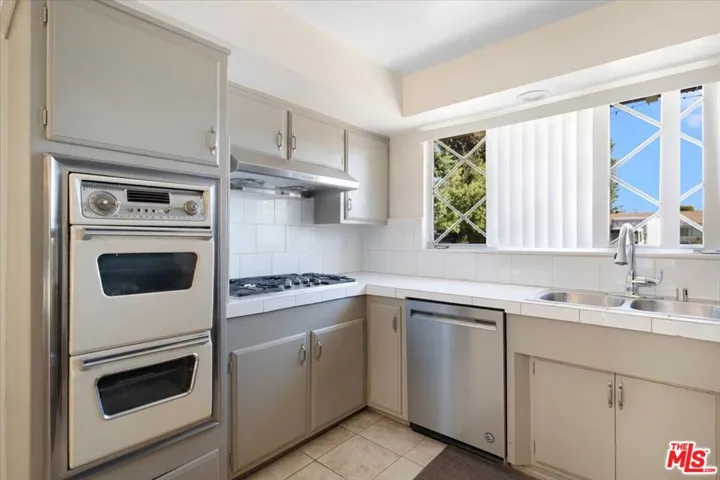 11009 Darby Avenue, Porter Ranch, California 91326