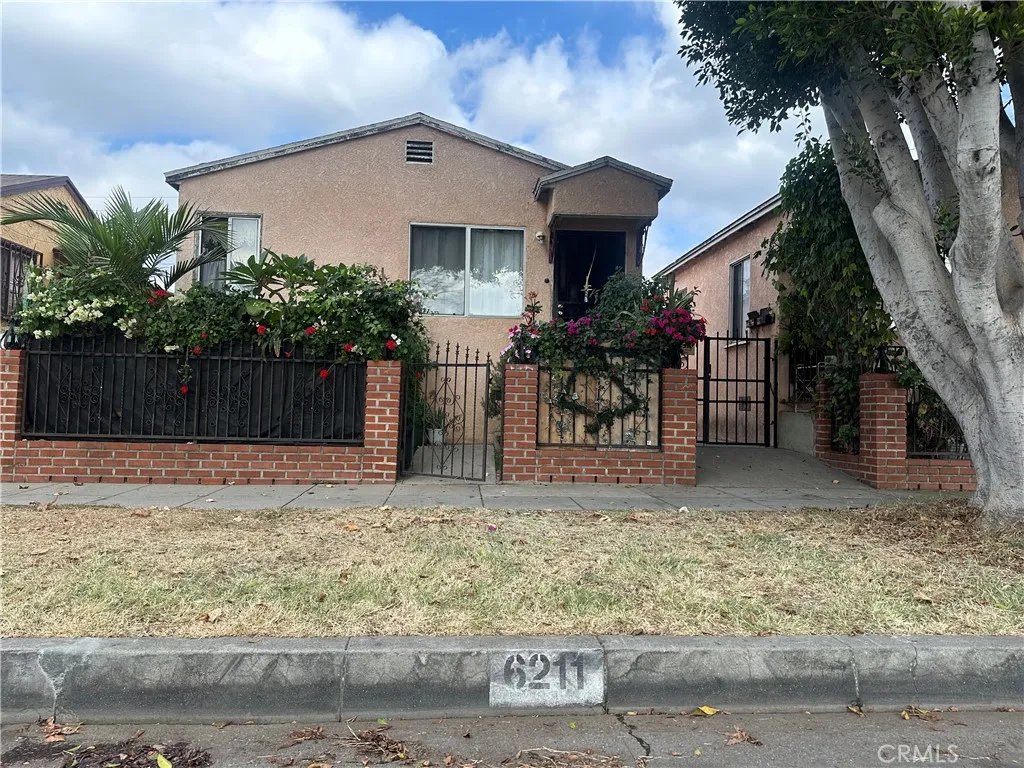 6211 E Olympic Boulevard 3/4, East Los Angeles, California 90022, 3 Bedrooms Bedrooms, ,3 BathroomsBathrooms,Residential,For Sale,Olympic,IV24242289