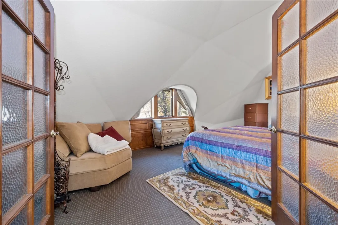 160 Yosemite Drive, Big Bear City, California 92314 home-pic-19