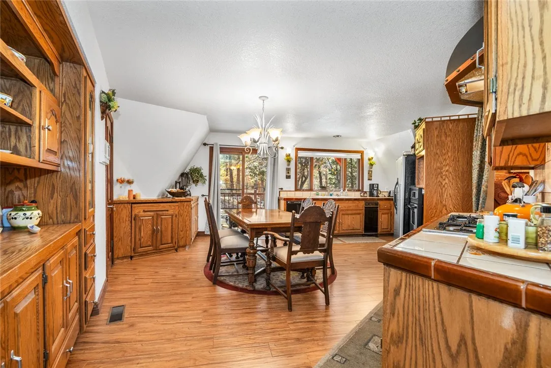 160 Yosemite Drive, Big Bear City, California 92314 home-pic-15