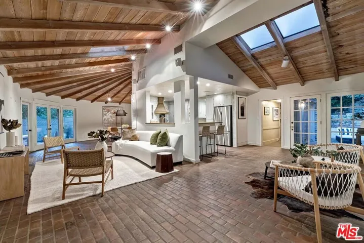 2286 Betty Lane, Beverly Hills, California 90210