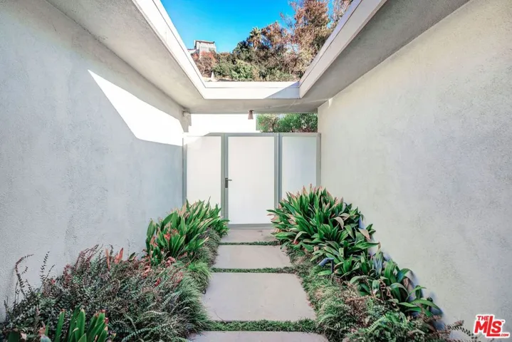 5536 Tuxedo Terrace, Los Angeles, California 90068