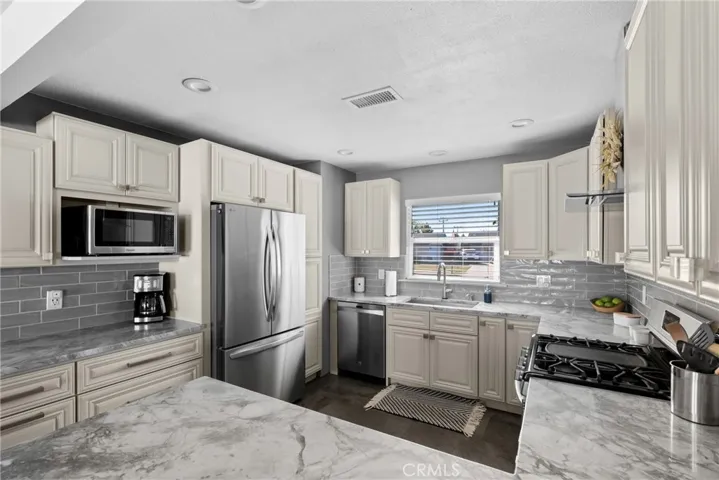 593 Majestic Drive, Santa Maria, California 93455
