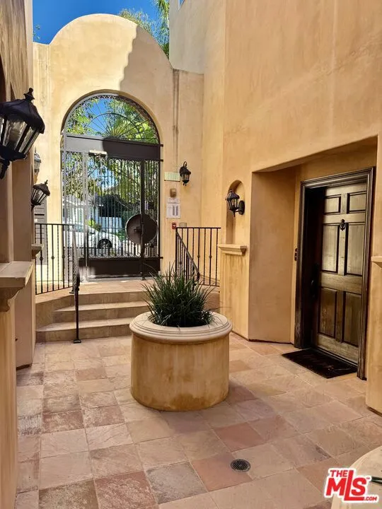 1311 Centinela Avenue 3, Santa Monica, California 90404 home-pic-0