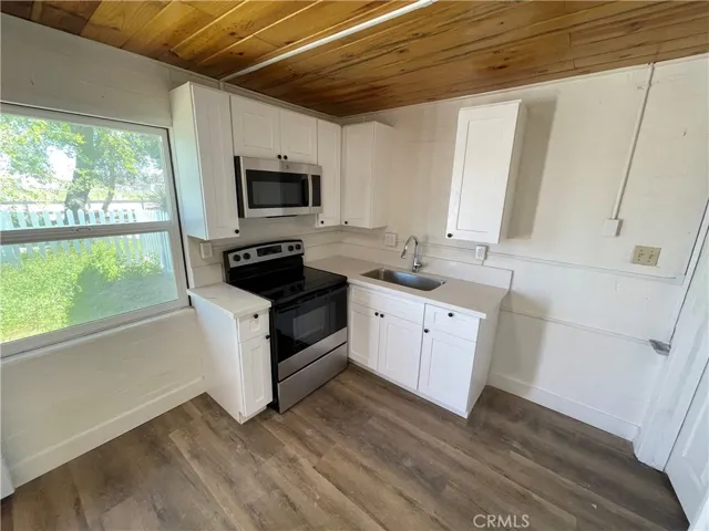 21621 Pine Ridge Avenue, Apple Valley, California 92307