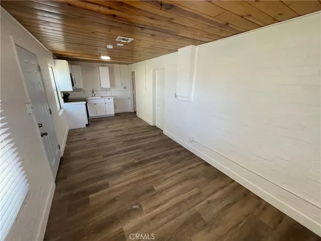 21621 Pine Ridge Avenue, Apple Valley, California 92307