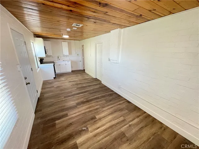 21621 Pine Ridge Avenue, Apple Valley, California 92307