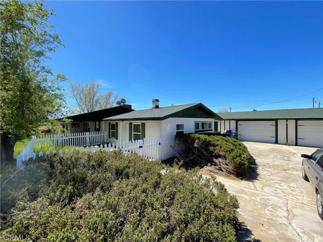 21621 Pine Ridge Avenue, Apple Valley, California 92307