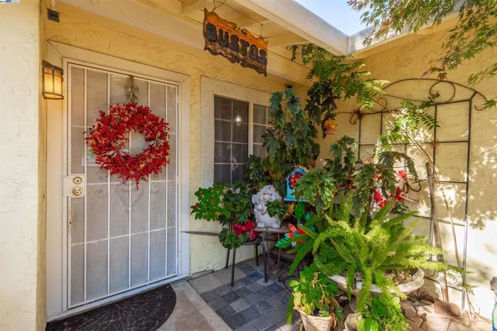 6300 Ironbark Ct, Citrus Heights, California 95621