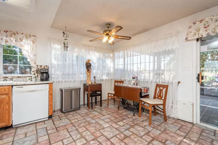 6300 Ironbark Ct, Citrus Heights, California 95621