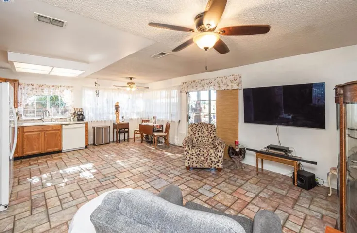 6300 Ironbark Ct, Citrus Heights, California 95621