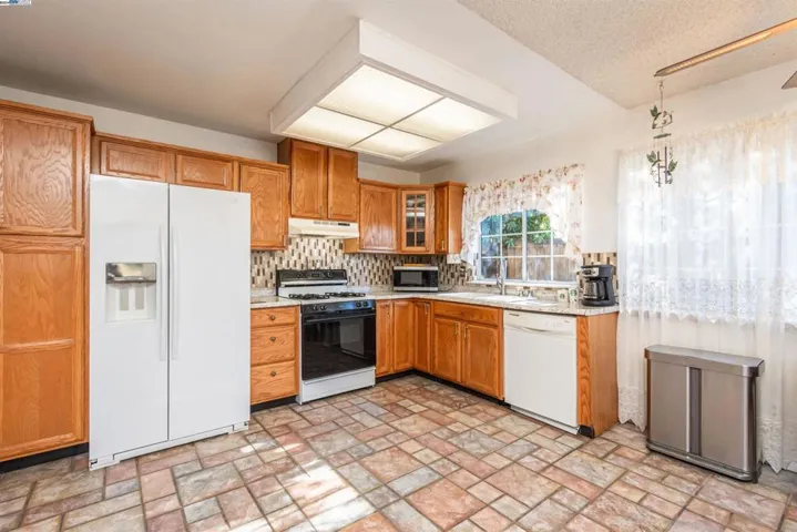 6300 Ironbark Ct, Citrus Heights, California 95621