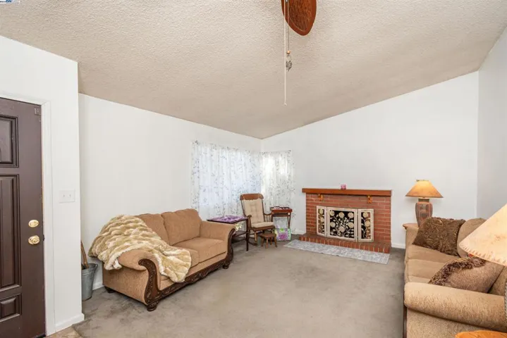 6300 Ironbark Ct, Citrus Heights, California 95621