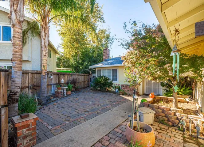 6300 Ironbark Ct, Citrus Heights, California 95621