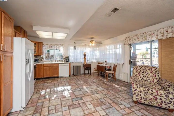 6300 Ironbark Ct, Citrus Heights, California 95621