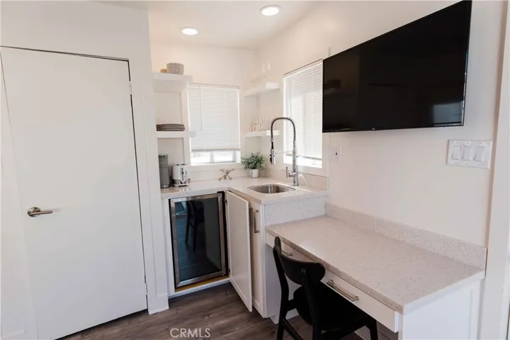 215 29th Street C/studio, Newport Beach, California 92663
