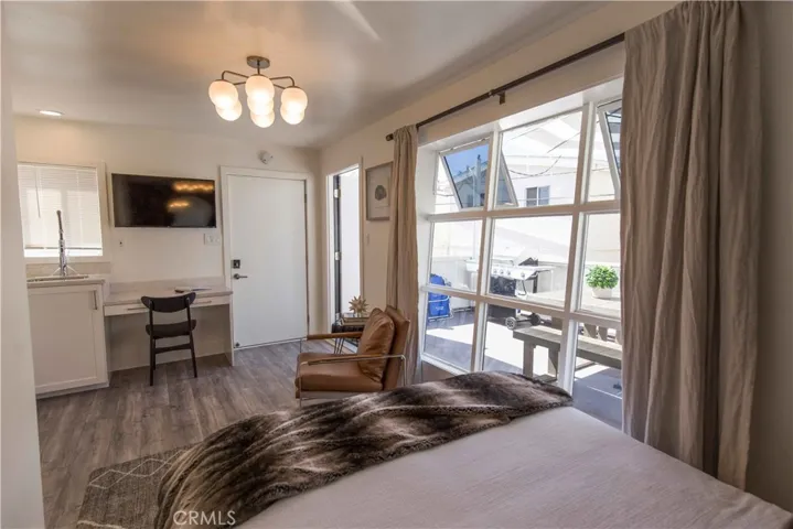 215 29th Street C/studio, Newport Beach, California 92663