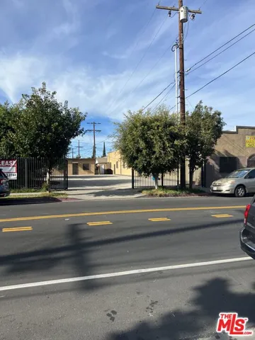 6611 S San Pedro Street, Los Angeles, California 90003