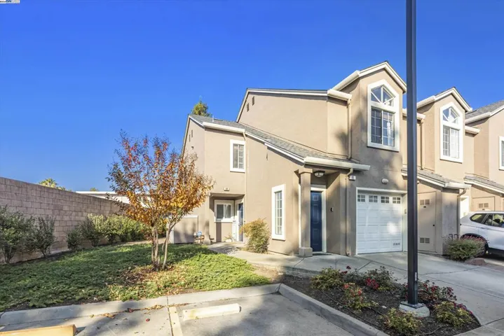 89 Crossing Ct, Hayward, California 94544