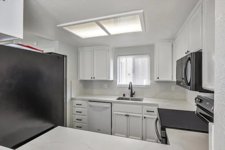 89 Crossing Ct, Hayward, California 94544