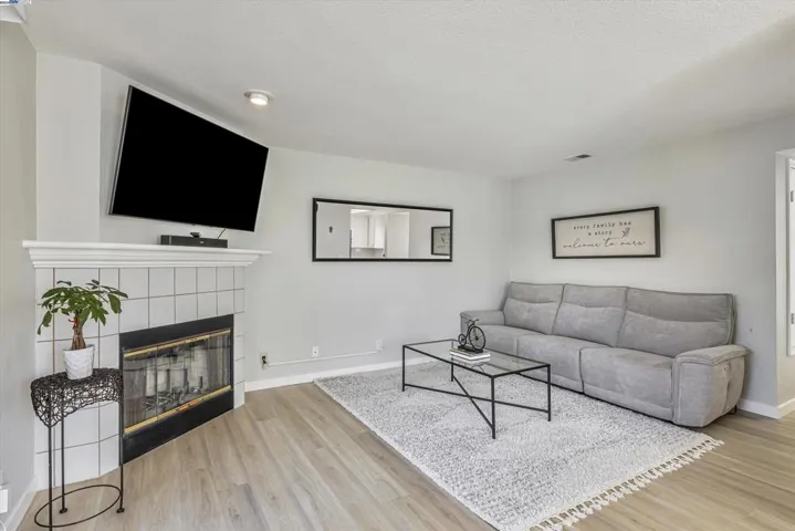 89 Crossing Ct, Hayward, California 94544