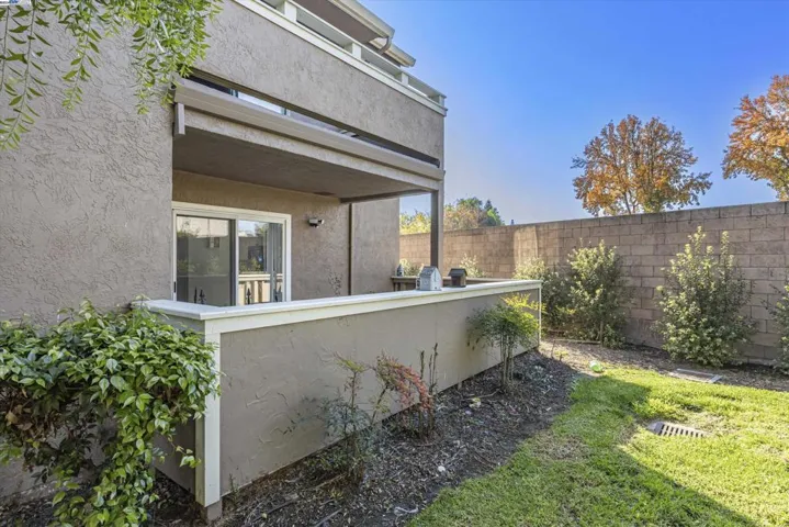 89 Crossing Ct, Hayward, California 94544